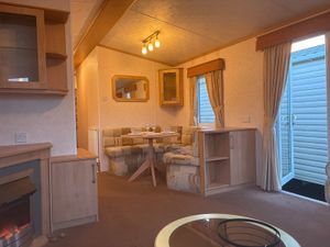 BEAUTIFUL HOME THAT TICKS ALL THE BOXES - Image 4