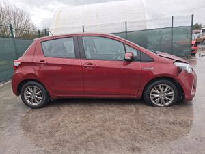 2019 Toyota yaris  Hybrid  Automatic - Image 2