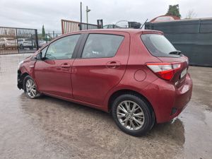 2019 Toyota yaris  Hybrid  Automatic - Image 4