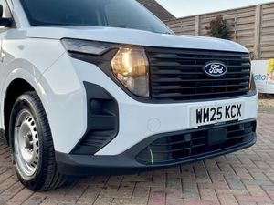 2025 Ford Transit Courier Small Panel Van - Image 3