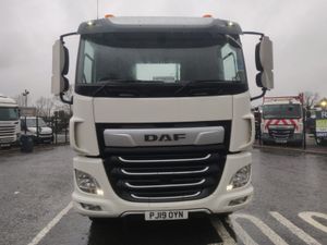 2019 DAF CF 410 8X2 with 30ft Beavertail - Image 2