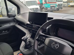 2024 Vauxhall Combo Small Panel Van - Image 3