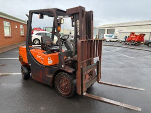 2017 Doosan 3 t Forklift - Image 4