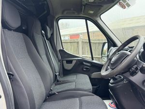 2018 Vauxhall Movano High Roof Panel Van - Image 4