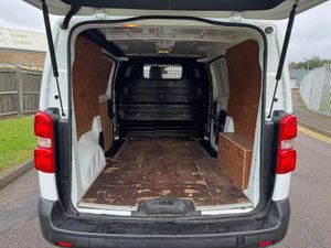 2018 Peugeot Expert Panel Van - Image 2
