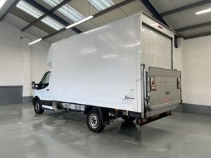 2024 Ford Transit Luton Box Van - Image 3