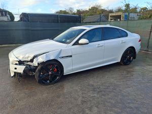 2016 Jaguar XF  R Sport  2.0 Diesel - Image 4
