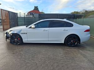 2016 Jaguar XF  R Sport  2.0 Diesel - Image 4
