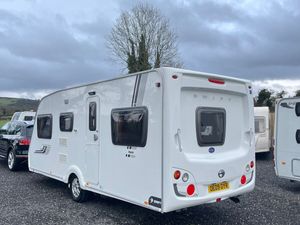 Swift 6 Berth Fixed Triple Bunk Caravan For Sale - Image 4