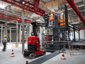 Manitou 100 VJR Electric Mast Lift | Main Dealer - Image 2