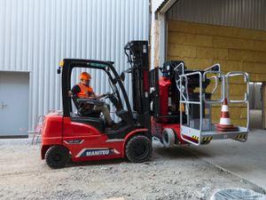 Manitou 100 VJR Electric Mast Lift | Main Dealer - Image 3