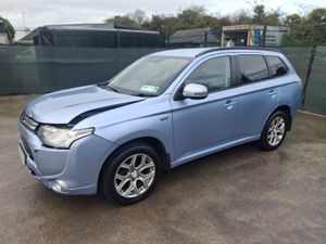 2014 Mitsubish Outlander Phev  Hybrid  A - Image 4
