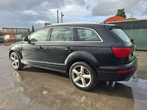 142 Audi Q7 S-Line  Quattro  7 seater  Automatic - Image 3