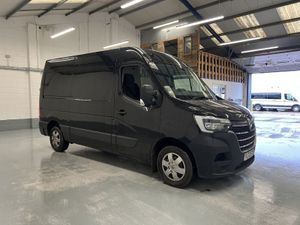 2023 Renault Master Medium Roof Panel Van - Image 4