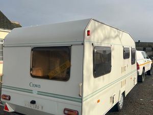 Elddis Crown 5 Berth Lightweight Caravan - Image 4