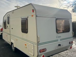 Elddis Crown 5 Berth Lightweight Caravan - Image 3