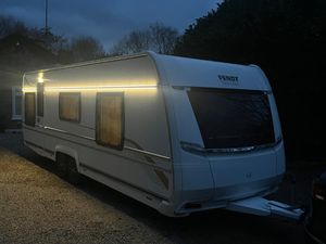 2022 Fendt Palace 700 Caravan - Image 2