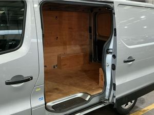2023 Renault Trafic Low Roof Panel Van - Image 4