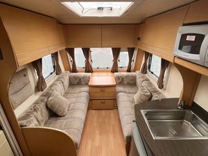 Bailey Olympus Fixed bed + awning - Image 2