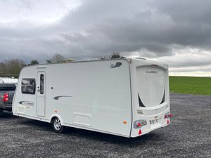 Lunar Clubman 4 Berth Island Bed Caravan - Image 4
