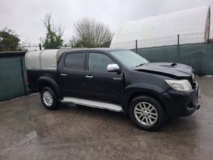 2016 Toyota Hilux  3.0 D4D - Image 2