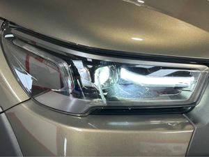 Toyota Hilux INVINCIBLE X D-4D 4WD INVINCIBLE DCB - Image 3