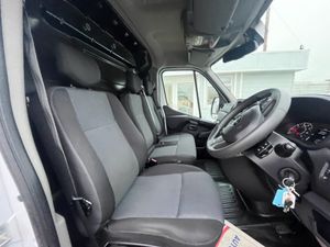 2023 Renault Master Low Loader Van - Image 3