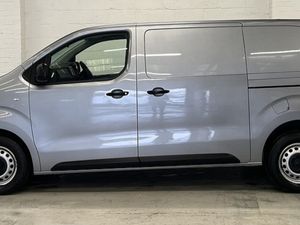 2023 Peugeot Expert Panel Van - Image 4