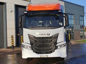 2023 IVECO S-WAY AD-260 GAS POWERED 6X2 C / SIDER - Image 2