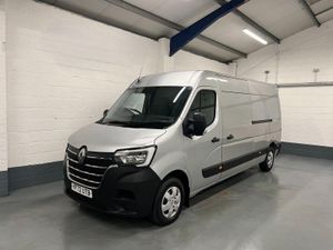 2023 Renault Master Medium Roof Panel Van - Image 3