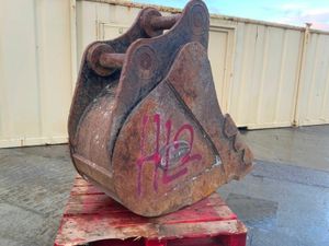 24" STRICKLAND BUCKET....80mm PINS.........HL2. - Image 3