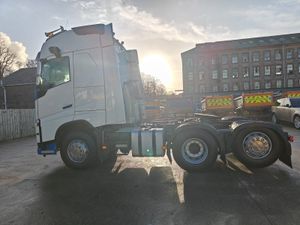 2021 Volvo FH500 6x2 Tag Axle - Image 4