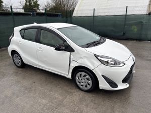 172 Toyota Aqua Hybrid Light Damage - Image 2