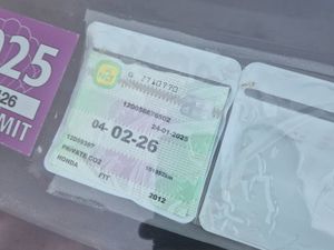 2012 honda fit hybrid auto - Image 2