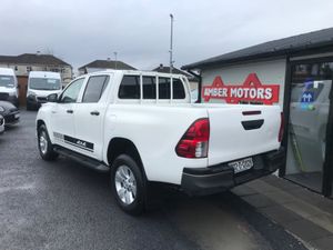 202 TOYOTA HILUX  DOUBLE CAB TURBO DIESEL MANUAL - Image 4