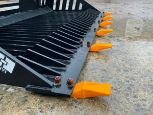 UNUSED SKID STEER STONE RAKE / BUCKET....318wa - Image 3