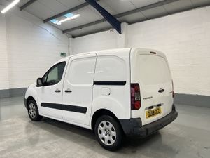 2018 Peugeot Partner Small Panel Van - Image 3