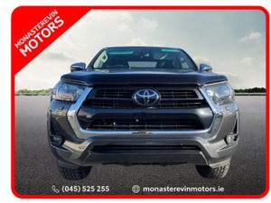 Toyota Hilux 2.4 SR5 D/CAB AUTO - Image 2