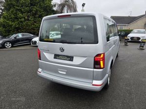 Volkswagen Transporter Shuttle SE Long Wheelbase - Image 4