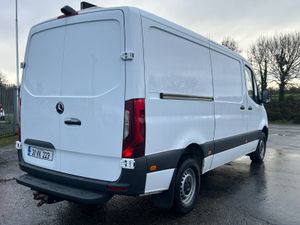 MWB Low Roof Automatic - Image 4