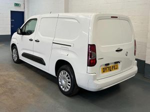 2020 Vauxhall Combo Small Panel Van - Image 4