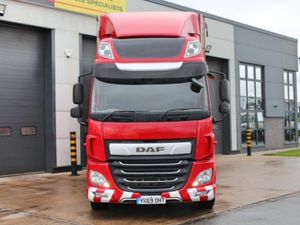 2019 DAF CF370 6X2 CURTAIN-SIDER WITH MOFFETT KIT - Image 2