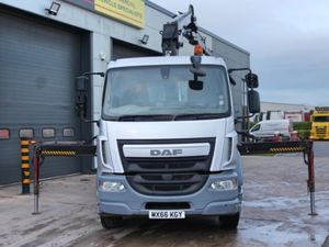2017 DAF LF220 4X2 18TON WITH FOLD AWAY CRANE - Image 2