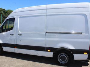 2021 Mercedes-Benz Sprinter 315 L2 Auto RWD - Image 4