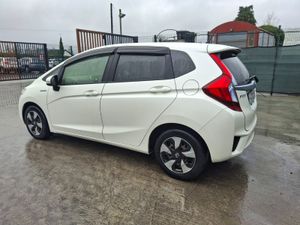 2017 Honda Fit  1.5 Hybrid  Automatic - Image 4