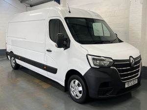 2023 Renault Master Medium Roof Panel Van - Image 2