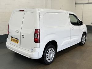 2023 Vauxhall Combo Panel Van - Image 4
