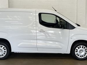 2023 Vauxhall Combo Panel Van - Image 2