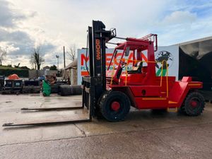 12 TON BOSS FORKLIFT ....WITH ONLY 600 HOURS - Image 3