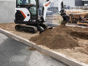 Bobcat E16 Mini Digger | NEW 1.6t MODEL - Image 3